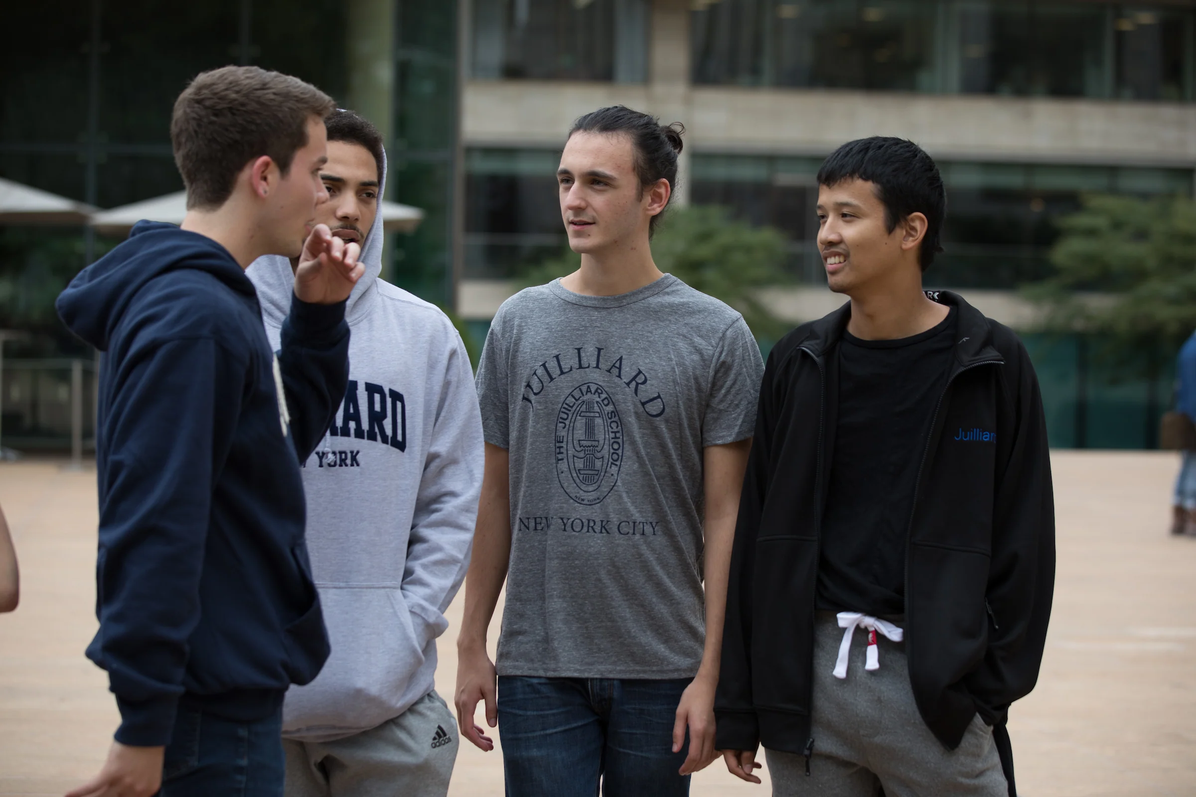 T-Shirt: Juilliard Retro Seal ADULT - Image 7